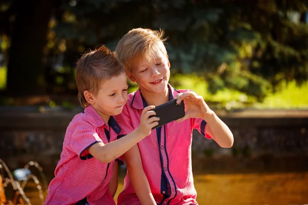 Best friends. Two cute little boys doing selfie  and making funn — Stock Photo, Image