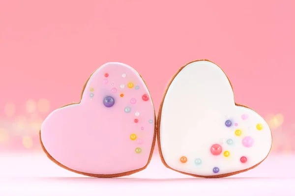 Two hearts shaped gingerbread for Valentines Day, Mother Day or Birthday on pink background. — Stock Photo, Image