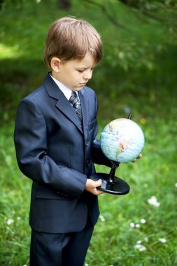 Seyir ve doğa dünya keşfetmek küçük çocuk