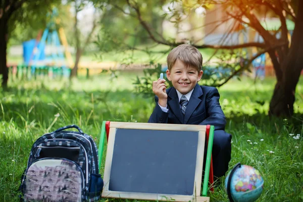 Portrait of cute school boy in the park, sunny day — Stock Photo, Image