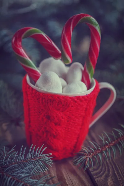 Mug filled with hot chocolate and marshmallows,  candy cane. Ton — Stock Photo, Image