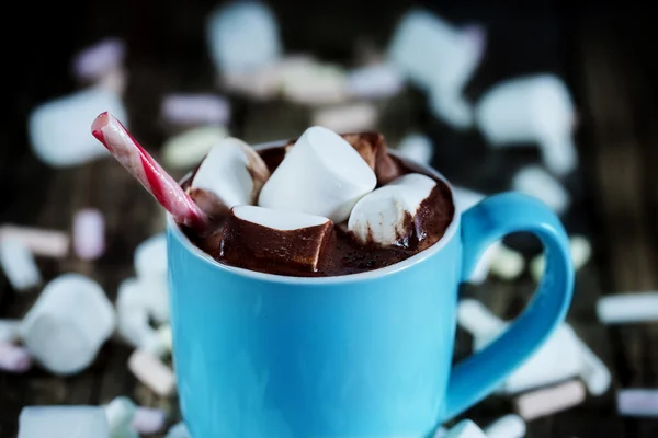 Mug filled with hot chocolate and marshmallow  and candy, coseup — Stock Photo, Image