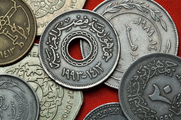 Différentes pièces de monnaie de l'Egypte — Photo