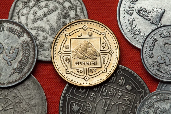 Coins of Nepal. Mount Everest — Stock Photo, Image