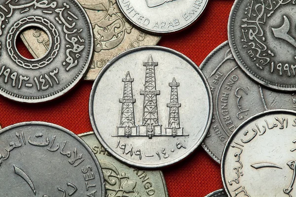 Monedas de los Emiratos Árabes Unidos. Torretas de petróleo —  Fotos de Stock