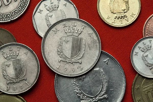 Pièces de monnaie de Malte sur fond — Photo
