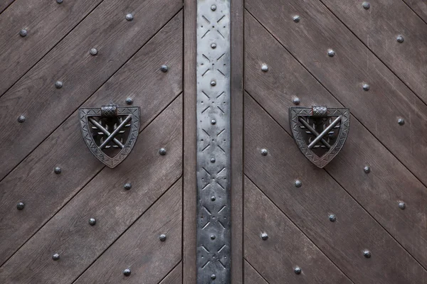 Doorknockers on wooden gate — Stock Photo, Image