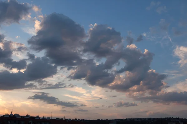 Nuvens do por do sol em prague — Fotografia de Stock