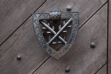 Doorknocker sabit ahşap kapısı 