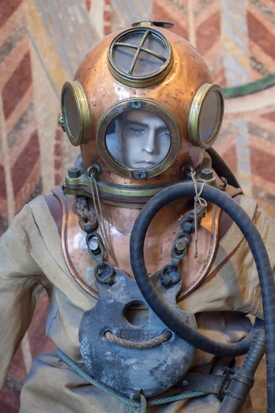 Ancien costume de plongée atmosphérique — Photo