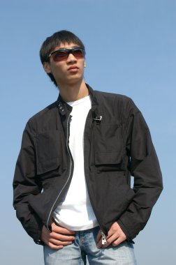 Genç Asyalı adam