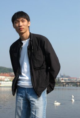 Genç Asyalı adam