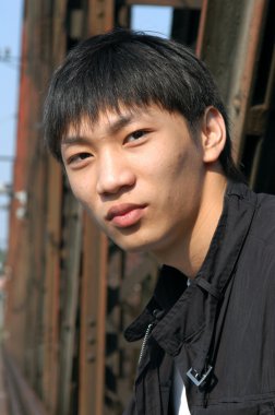 Genç Asyalı adam