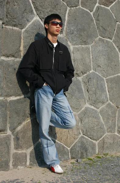 Asian Man Leaning against a Wall — Stock Photo, Image