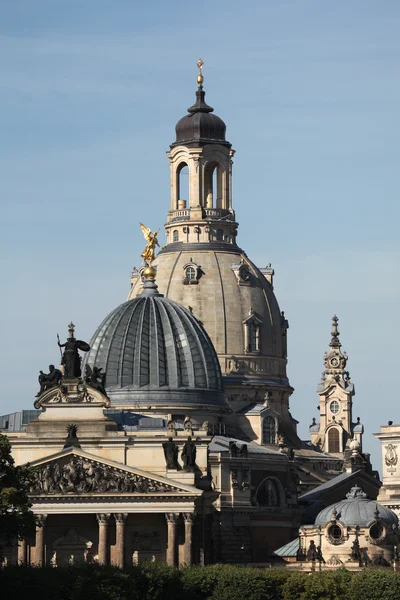 Frauenkirche och Academy of Fine Arts — Stockfoto