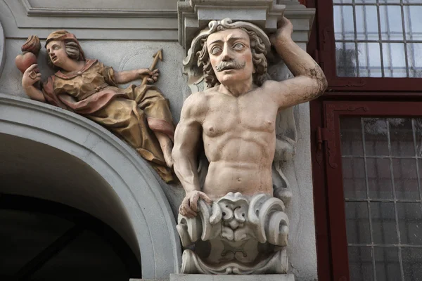 Atlas supported a Renaissance house — Stock Photo, Image