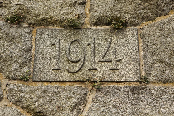 Ano 1914 esculpido na pedra . — Fotografia de Stock