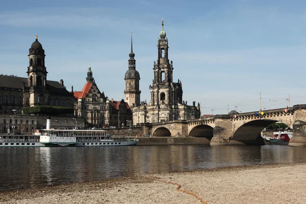 Catedral de Hofkirche e o Castelo de Dresden — Fotografia de Stock