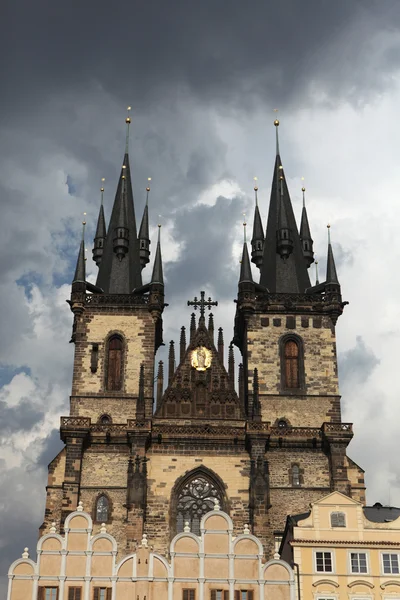 Tyn Kirche in der Altstadt . — Stockfoto