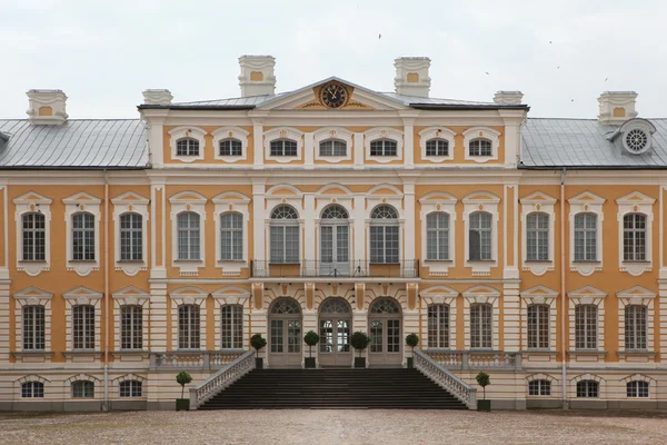 Rundale Palace designed by Bartolomeo Rastrelli — Stock Photo, Image