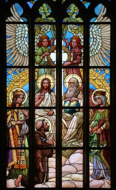 Kutsal Üçlü. Art Nouveau vitray pencere.