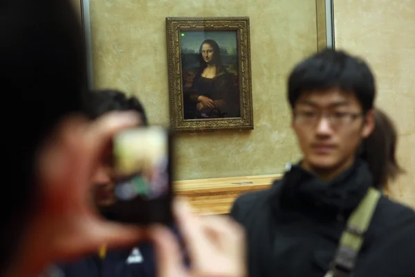 Mona lisa van leonardo da vinci in het Louvremuseum. — Stockfoto