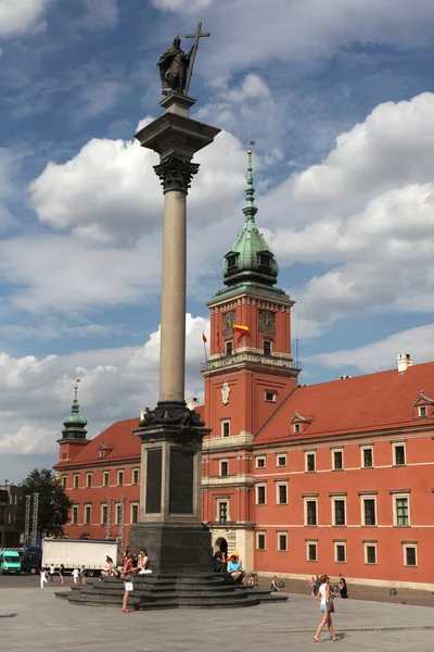 Βασιλιάς Sigismund στήλη και το βασιλικό κάστρο στη Βαρσοβία — Φωτογραφία Αρχείου