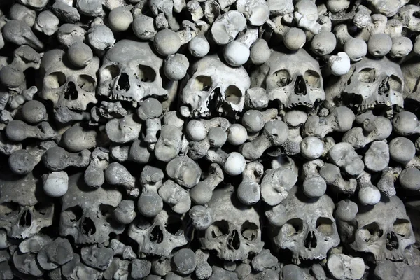 Human bones and skulls in Sedlec Ossuary near Kutna Hora. — Stock Photo, Image