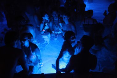 Budapeşte, Macaristan için termal banyo gece parti.