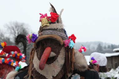 İnsanlar Masopust karnaval katılmak