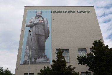 Putin Josef Stalin gibi giyinmiş