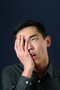 Asya adam gösteren facepalm