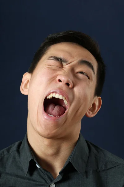 Giovane uomo asiatico piangendo — Foto Stock