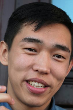 Asya yakışıklı genç