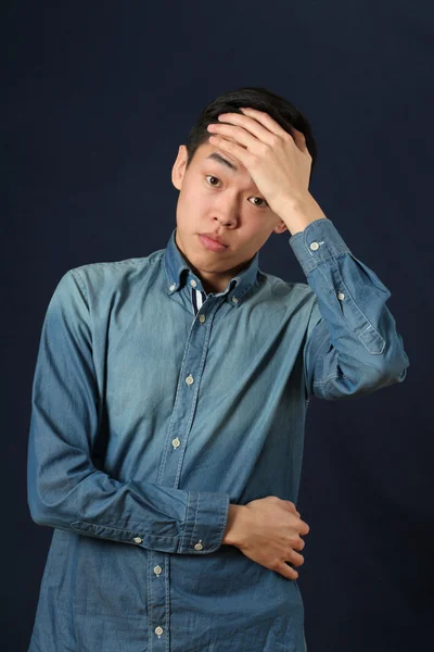 Teleurgesteld jonge Aziatische man — Stockfoto