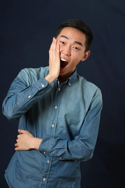 Astonished young Asian man — Stock Photo, Image