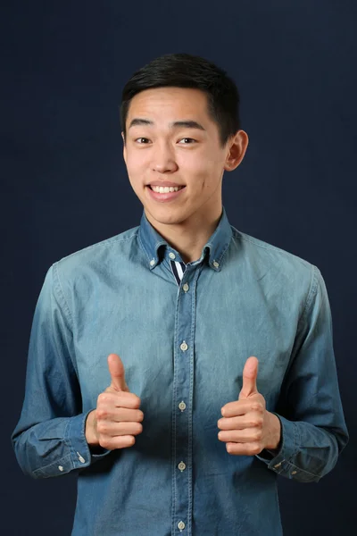 Man giving the thumbs up — Stock Photo, Image