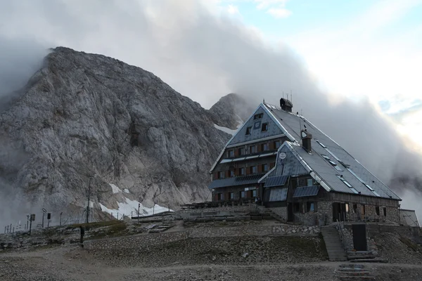 Mountain hut in Julian Alps — Stock Photo, Image