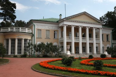 Moskova, Rusya yakınındaki duvara yakın soğutucu camekan Emlak.