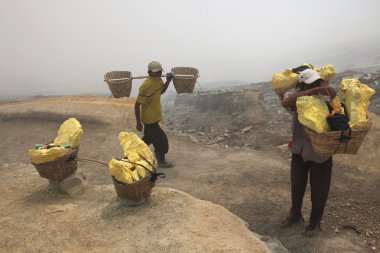 Mayın Kawah Ijen'de Doğu Java-sülfür