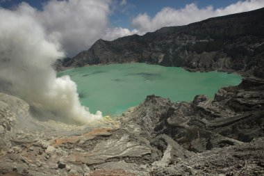 Kawah Ijen'de, Doğu Java, asit Gölü