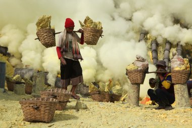 Mayın Kawah Ijen'de Doğu Java, Endonezya-sülfür