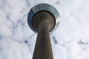 Almanya, Düsseldorf 'taki Rhine Kulesi.