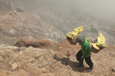 Mayın Kawah Ijen'de Doğu Java-sülfür