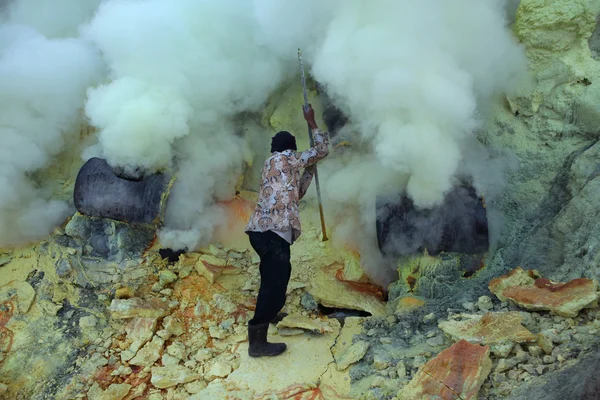 Sulphur mines Kawah Ijen in East Java — Stock Photo, Image