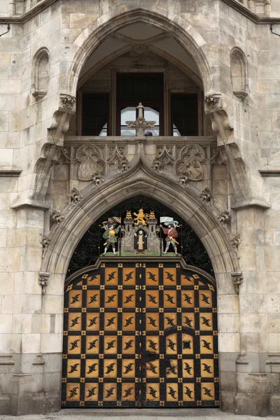 Coat of arms of Munich on the Neues Rathaus — Stock Photo, Image