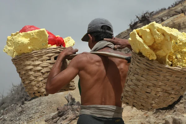 Minas de enxofre Kawah Ijen em Java Oriental — Fotografia de Stock