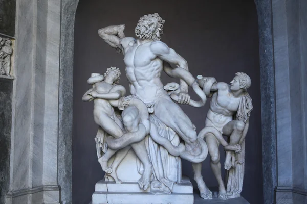Эллинистическая мраморная статуя Лаокуна и его сыновей — стоковое фото
