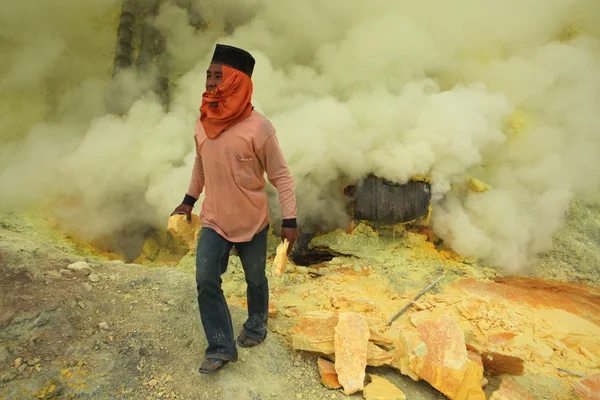 Sulphur mines Kawah Ijen in East Java — Stock Photo, Image