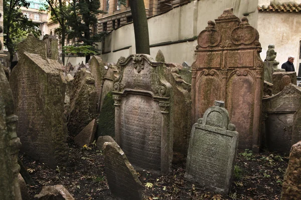 Stary cmentarz żydowski w Pradze — Zdjęcie stockowe